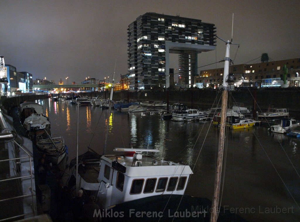 Schiff untergegangen Koeln Rheinauhafen P35.JPG